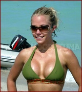 kendra-wilkinson_10.jpg - 127 KB