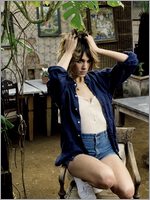 Alexa Chung Nude Pictures