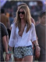 Rosie Huntington Whiteley Nude Pictures