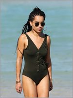 Zoe Kravitz Nude Pictures