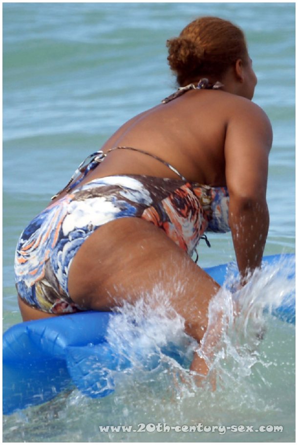 Queen Latifah Nude