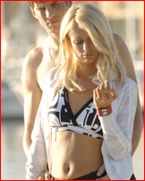 paris-hilton_07.jpg - 143 KB